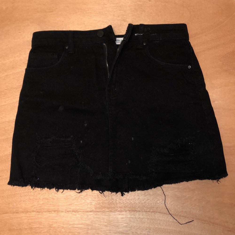 DISTRESSED DENIM SKIRT | NEVER WORN | CUTE